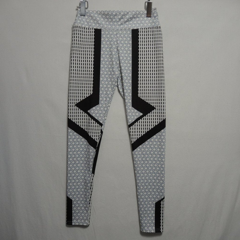 4/$25 Women's Leggings Black Gray & White Geometric Pattern Size Medium?